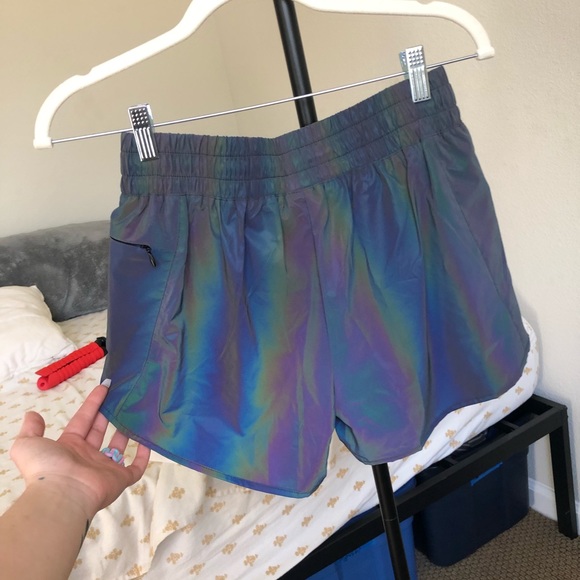 Holographic lined shorts - Picture 3 of 9